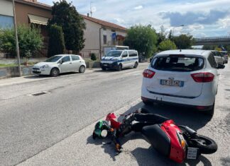 Quindicenne in motorino contro un’auto a Tre Ponti di Fano