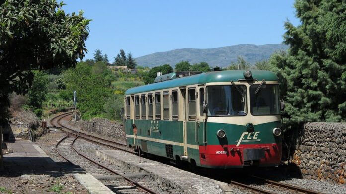 Randazzo_-_stazione_ferroviaria_di_Calderara_-_ADe_20-870x490