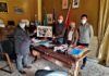 Mariotti omaggia l’amministrazione di Cantiano. Dona lo scatto che lo ritrae con il Papa e racconta 15 minuti memorabili
