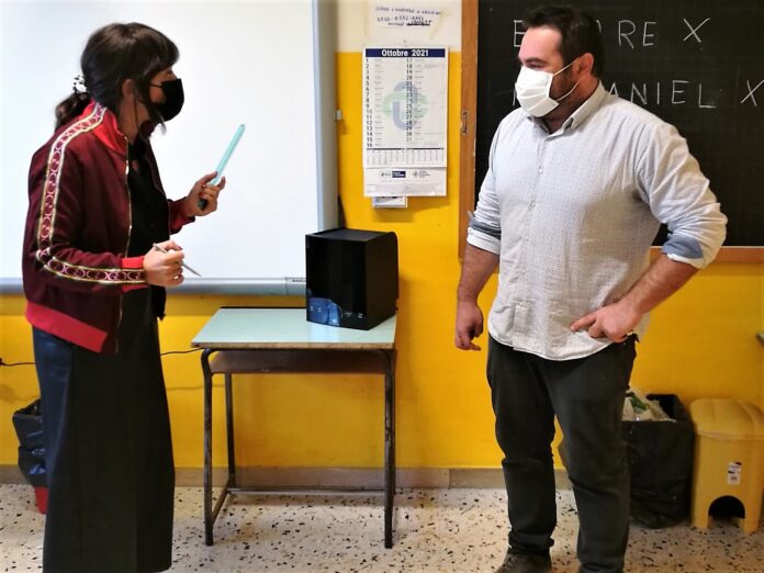 Caverni e maestra