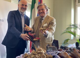 Ruscella d’Oro a Silvano Lattanzi: il maestro della calzatura celebra ad Acqualagna 50 anni di storia