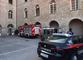 Principio d’incendio, a Fano Olivetti evacuato. Ipotesi bravata