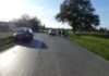 Fano, auto sbanda e abbatte due pali. In ospedale la conducente