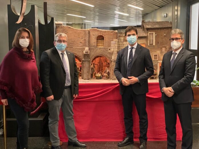 Il presepe donato alla regione Marche