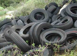 Tra Fano, San Costanzo e Pesaro abbandona tonnellate di pneumatici: la polizia denuncia il titolare di una ditta di montaggio e smontaggio