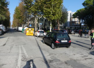 Fano, tampona un’auto: positivo all’alcoltest