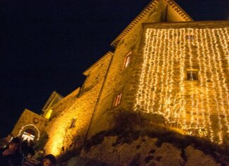 A Frontone magica atmosfera con i Mercatini nel Castello di Babbo Natale