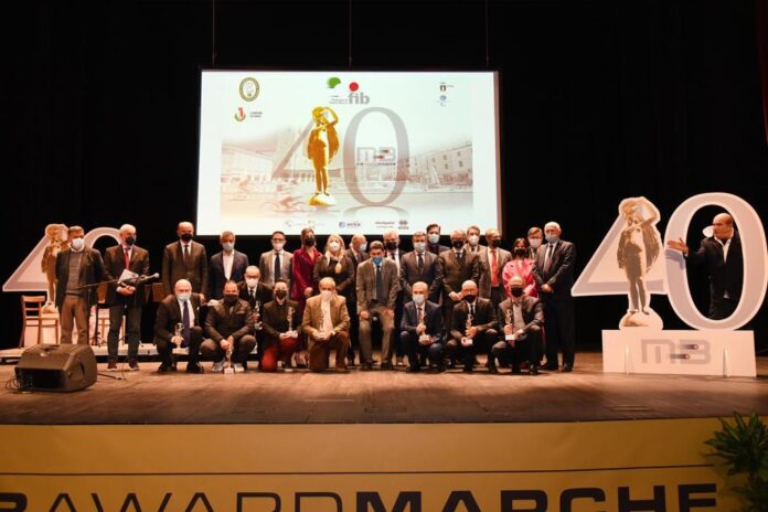 Gruppo premiati autorità e ospiti