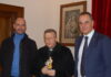 L’imprenditore simbolo 2021, nel presepe c’è anche lui: il dono di Coldiretti, Confartigianato e Symbola ai vescovi Coccia e Trasarti