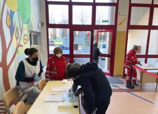Fossombrone, tamponi gratuiti agli studenti. Il Donati ringrazia Comune, Cri, personale medico e volontari