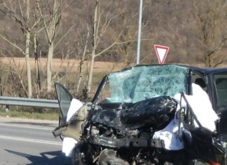 Incidente mortale tra Cagli e Acqualagna: auto si schianta contro un camion. Deceduto 61enne residente a Cagli