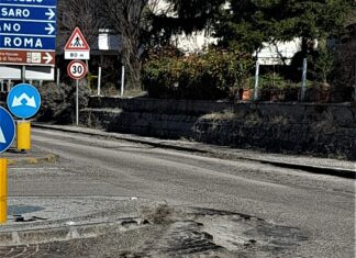 Lavori sulla SS3 Flaminia, l’amministrazione comunale di Cantiano ad Anas: “Immediati interventi sulla comunale o interdizione del traffico pesante”
