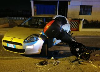 Fano, scontro sulla Flaminia. Centauro in ospedale