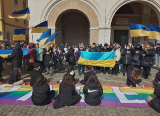 Fano, giovani in piazza per la pace. Circa 700 i partecipanti