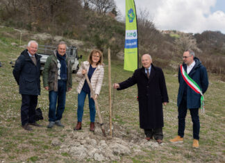 Un bosco urbano a Fermignano grazie alla Bcc del Metauro