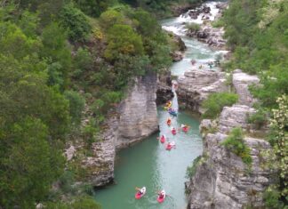 “Treathlon del Brigante”: mountain bike nel bosco delle Cesane, canoa nelle Marmitte dei Giganti e pranzo in locale tipico