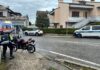 Fano, scooterista di 17 anni scivola sul bagnato e resta ferito