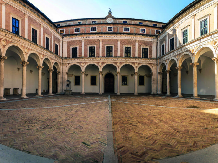 URBINO Collegio Palazzo Raffaello-Cortile PH Christian Bolognese LOW