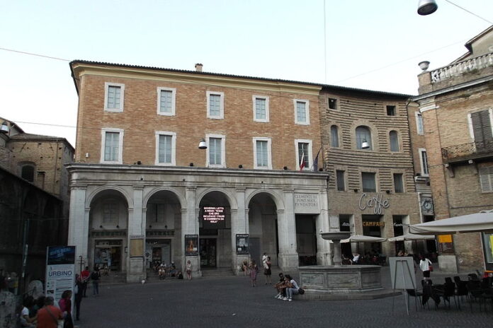 Urbino_-_Collegio_Raffaello