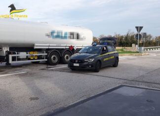 La Finanza controlla i distributori di carburanti: a Fano condotte illecite in materia di esposizione dei prezzi
