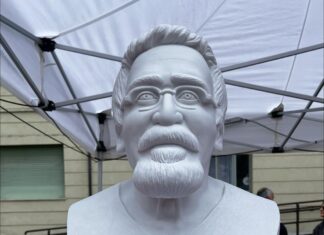Cagli, grande folla per l’inaugurazione del busto dedicato al dottor Di Priolo