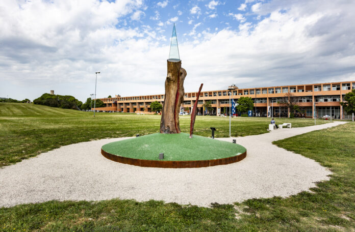 Campus scolastico con opera LacerAzione 2020