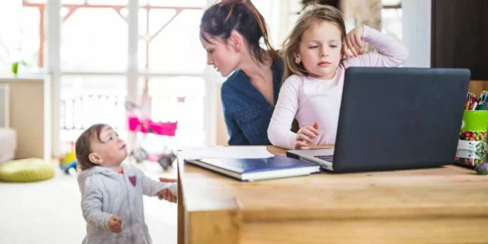 mamma-lavoro-1920x960-1-696x348