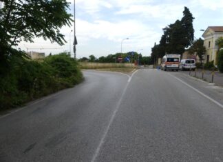 Fano, ciclista cade da solo. Si sospettano fratture