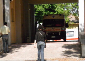 Fossombrone, violenta aggressione di un magrebino all’autista dell’ambulanza