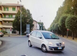 Fano, scontro auto-bici: ferito ciclista davanti alla moglie