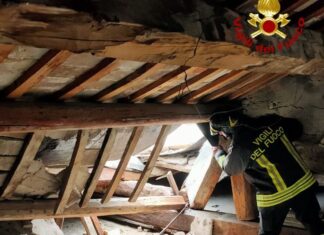 Cagli, crollo improvviso di una capriata del monastero delle suore in via Celli