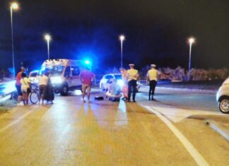 Fano, auto urta bici con mamma e figlioletta. Gravissima la donna