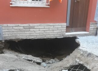 Fano, cede tratto di strada. Evacuati tre residenti, inagibili tre case