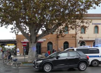 Fano, scontro in rotatoria. Ferita ciclista di 63 anni