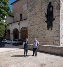 Il Vescovo Trasarti vicino alle popolazioni colpite dall’alluvione: ha visitato Cagli, Fonte Avellana e Pergola