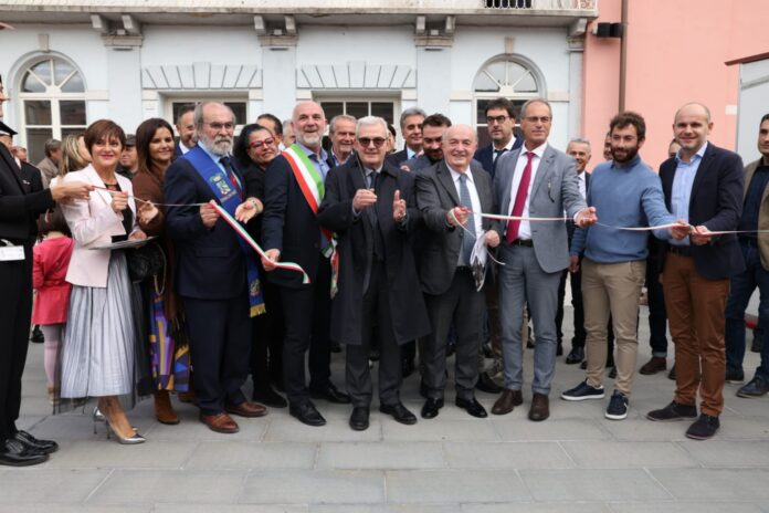 Taglio del nastro