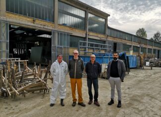Sindaco e Piergentili in visita alla vetreria alluvionata a Cantiano: “Lavorare insieme perché il territorio e il tessuto economico ripartano quanto prima”