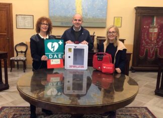“Gli Amici del Cuore Gubbio” donano defibrillatore al Comune di Cantiano