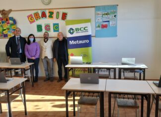 Terre Roveresche: la Bcc del Metauro dona sei PC all’istituto Giò Pomodoro
