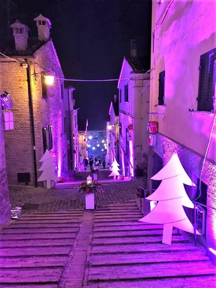 MERCATINO NATALE SERRUNGARINA