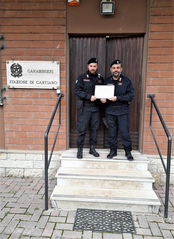 da sinistra il carabiniere Farneti e il maresciallo capo Ventanni