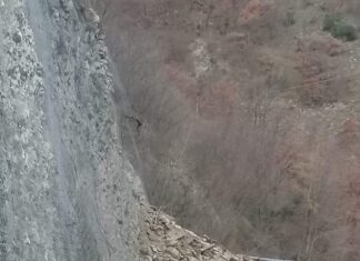 Frana Cagli-Pianello, evidenziato un dissesto che deve essere contenuto da barriere e reti. La strada resta chiusa