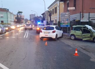 Fano, scontro fra due vetture: ferito conducente di 87 anni
