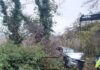 Fano, auto fuori controllo esce di strada e cappotta nel fosso