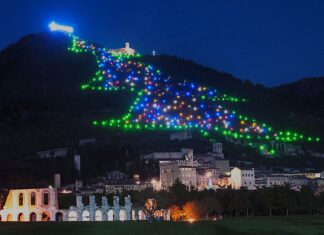 Da Gubbio le luci dell’Albero di Natale più grande del mondo per un messaggio di pace e speranza