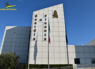 Addobbi natalizi pericolosi, ingente sequestro della Finanza