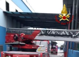 Fano, incendio alla Profilglass. Intervengono i vigili del fuoco