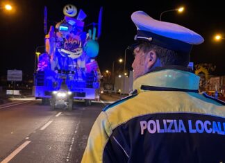 Fano, la polizia locale salva donna che voleva lanciarsi nel vuoto