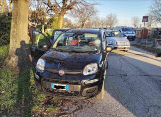 Fano, anziano investito mentre attraversa la strada