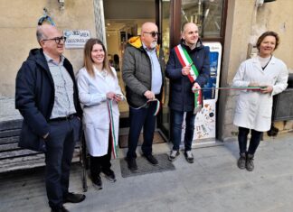 Cantiano, taglio del nastro per la farmacia tornata nei locali storici. E nello studio adiacente in arrivo nuovi servizi di ortopedia e oculistica